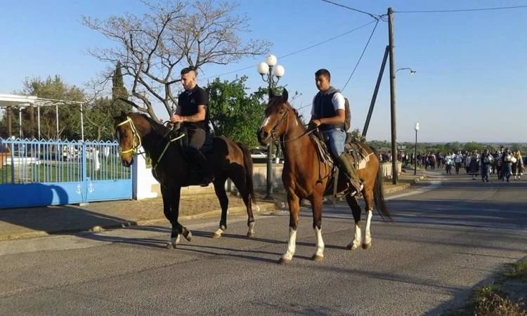 Mε έφιππους η περιφορά της εικόνας του Αγ. Γεωργίου στο Μυρωδάτο